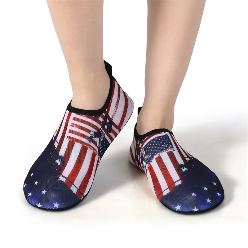 

2026 New Couple Aqua Shoes Lightweight Women Water Shoes Summer Quick-drying Men Swimming Shoes Barefoot Flexible Beach Shoes