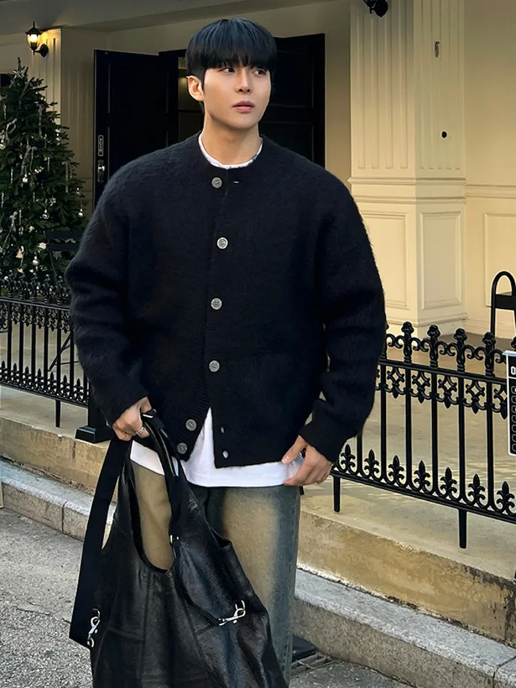 

SYUHGFA Niche Design Korean Style Men's Thicken Sweaters Round Collar Solid Color Single Breasted Male Cardigan 2025 Winter