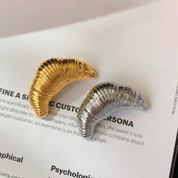 Korean Vintage Croissant Brooches for Women Men Gold Color Metal Pins Luxury Jewelry Gifts