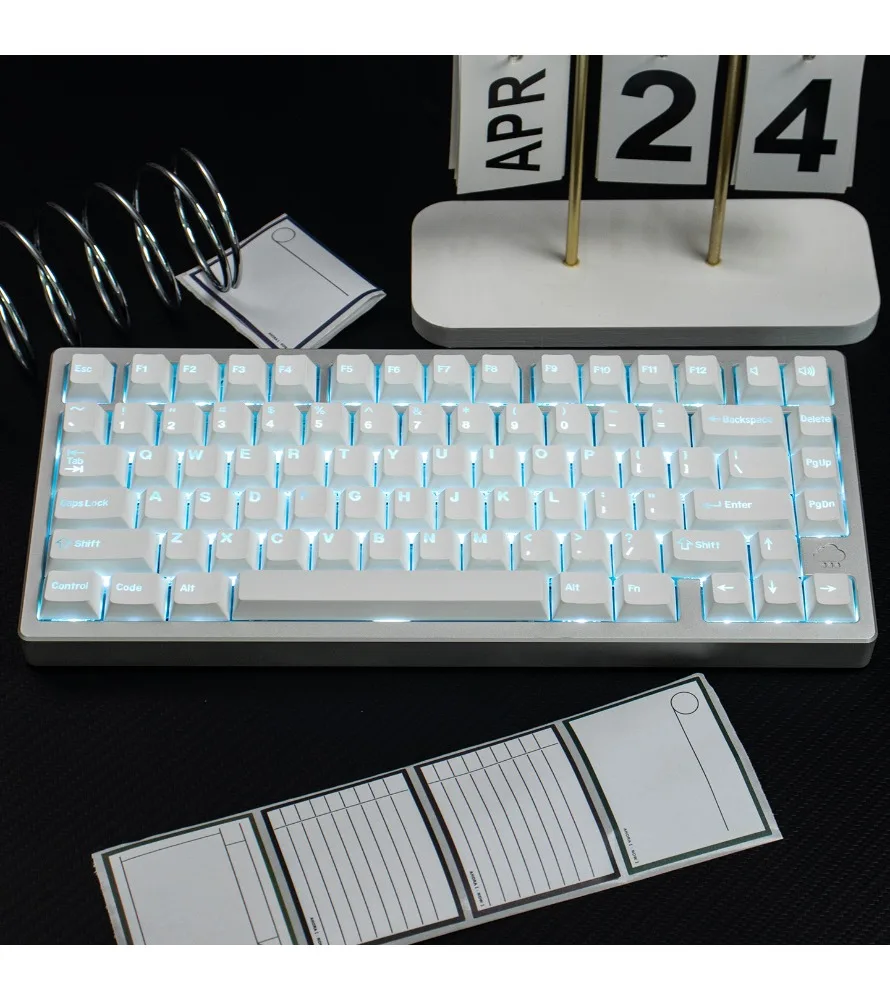 

Minimalist white/black positive lettering character light-transmitting mechanical keyboard keycap PBT two-color customization