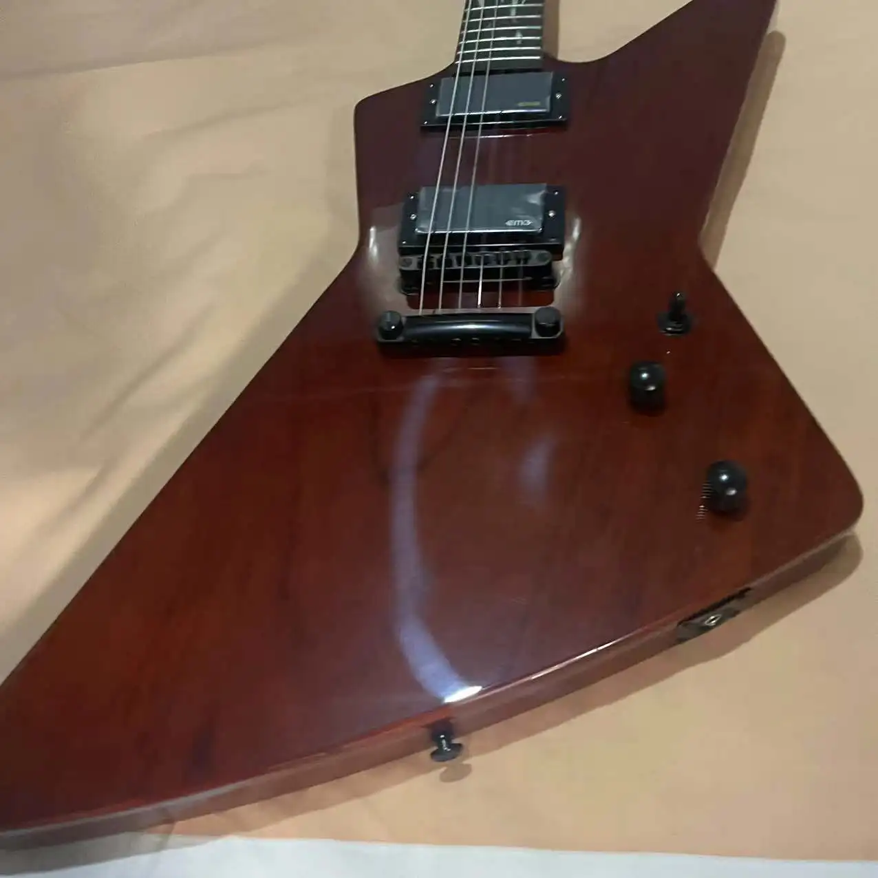 In stock, 6-chord shaped electric guitar, transparent brown body, with real shipping pictures. Order and ship immediately