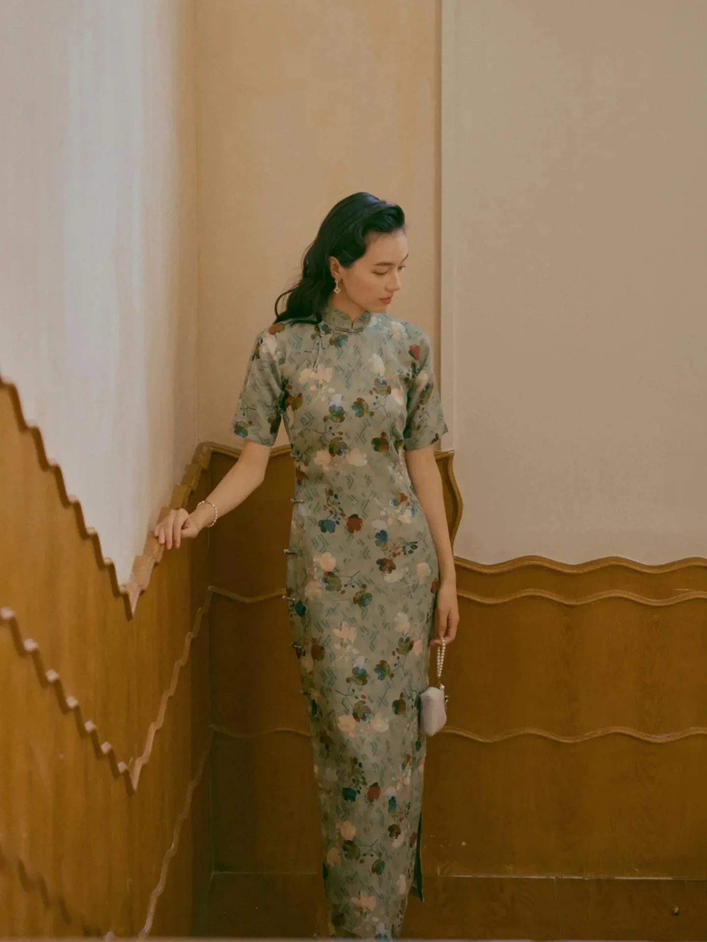 

Новое осеннее поступление, длинный шелковый винтажный воротник с открытым передним воротником, вид на окно, цветочный принт