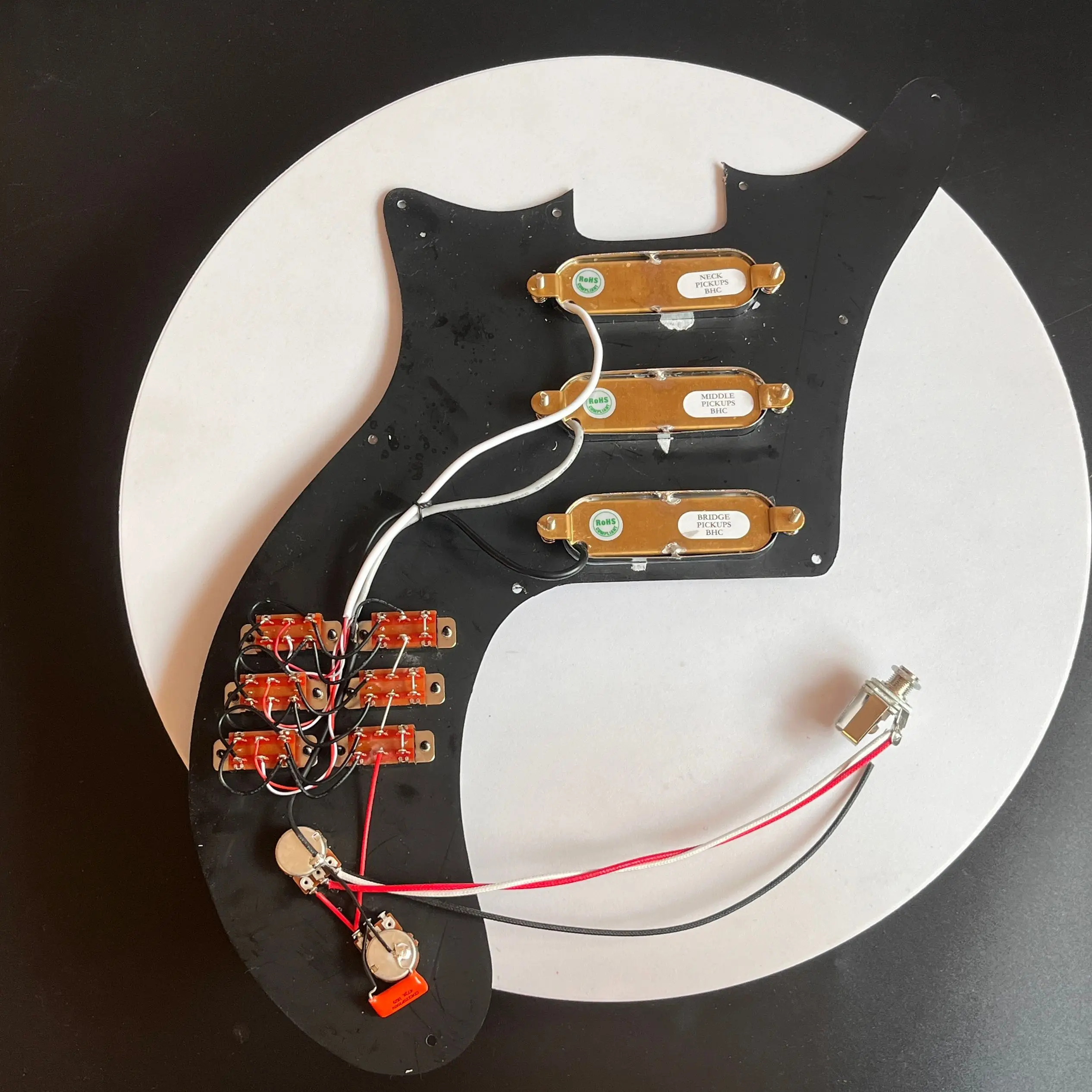 Loarded Prewired SSS Pickguard Harness Chrome Burns Tri-Sonic Pickups Multifunction Switch For Brian May Series Guitar