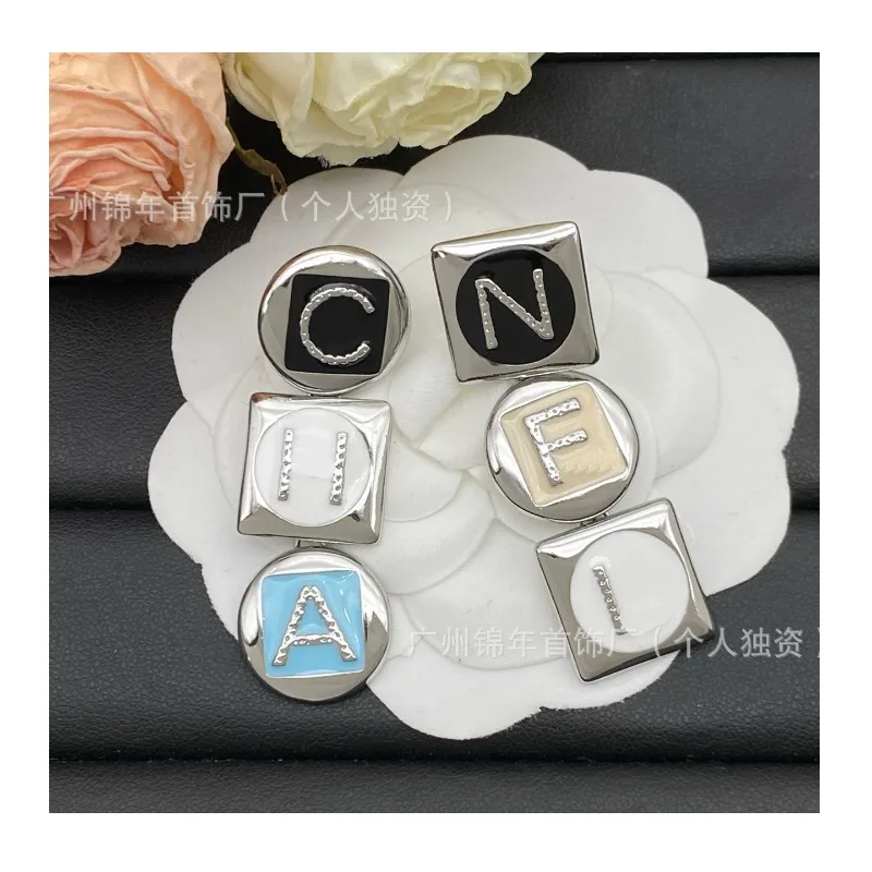 

Geometric Letter Contrasting Earrings Light Luxury Multi-color Enamel Temperament Earrings High-end Versatile Commuter Earrings