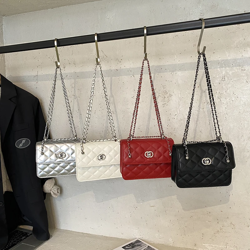 

High-End Vintage Paris Fashion Clutch Bag For Women Featuring Letter Logo And Simple Unique Design