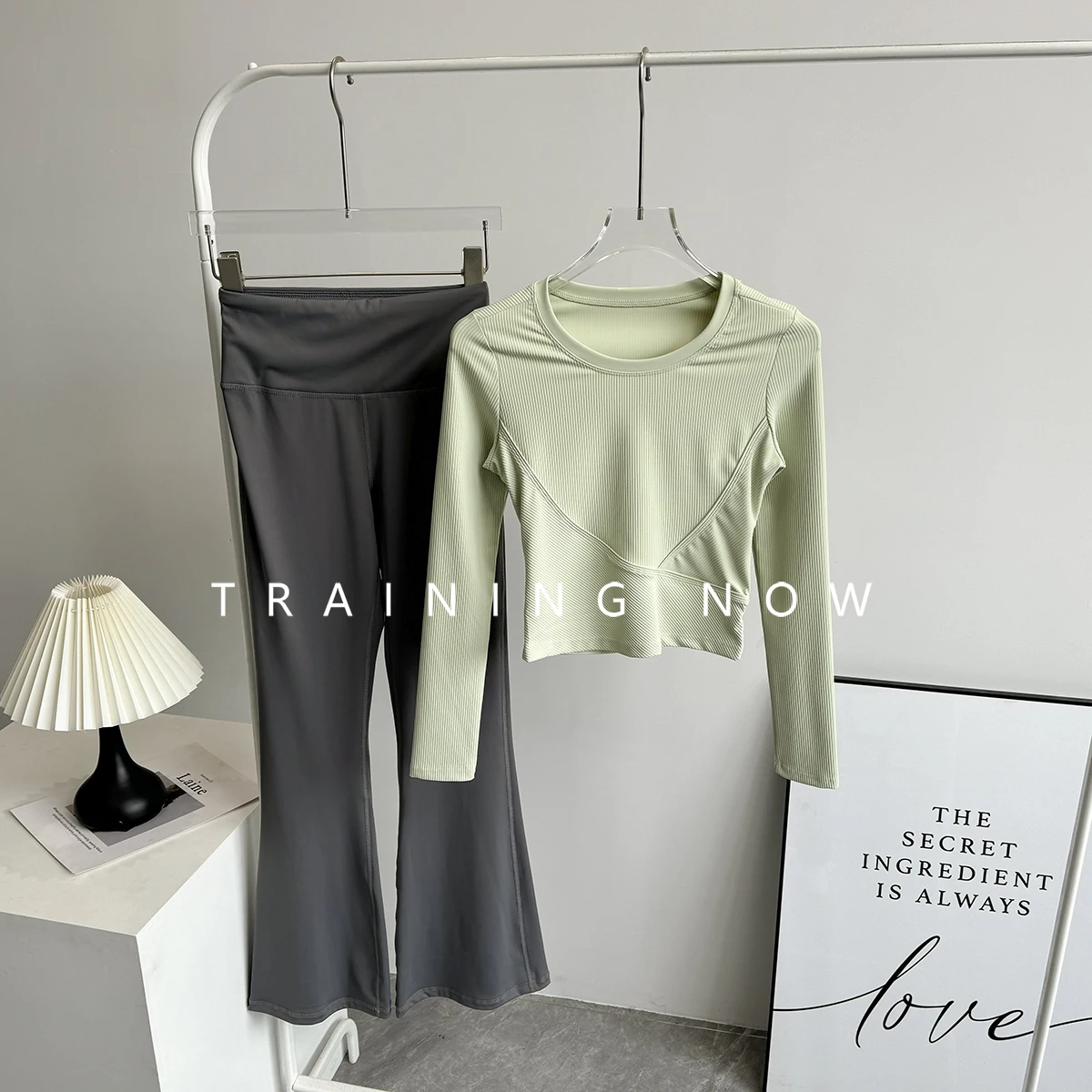 

Fashionable and beautiful fitness suit for women 2025 autumn new quick-drying morning jogging suit Pilates training yoga sports