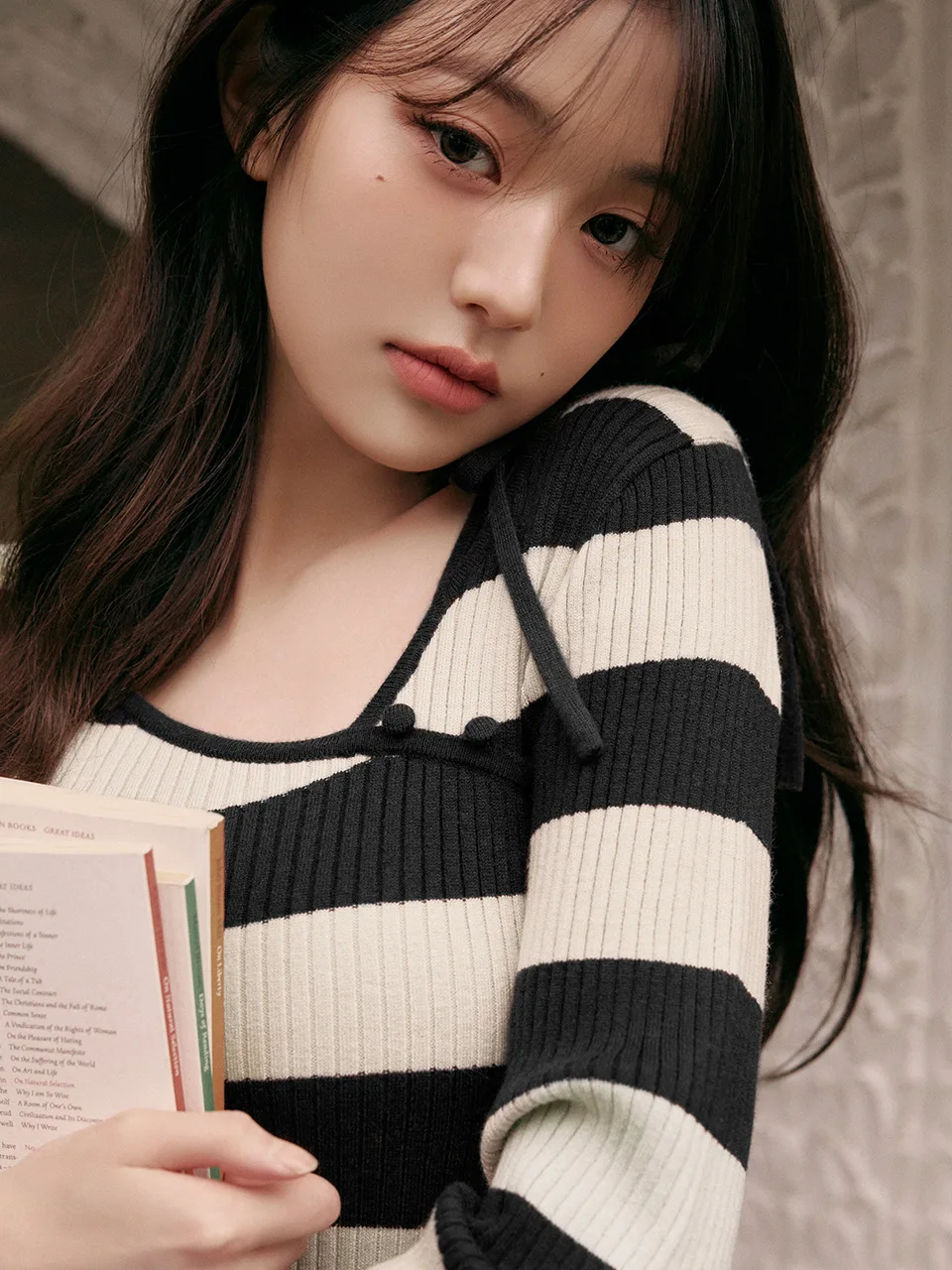 Zhang ng полосатый асимметричный вязаный свитер с длинными светами, женский облегающий свитер с диагональным воротником, базовый слой, топ
