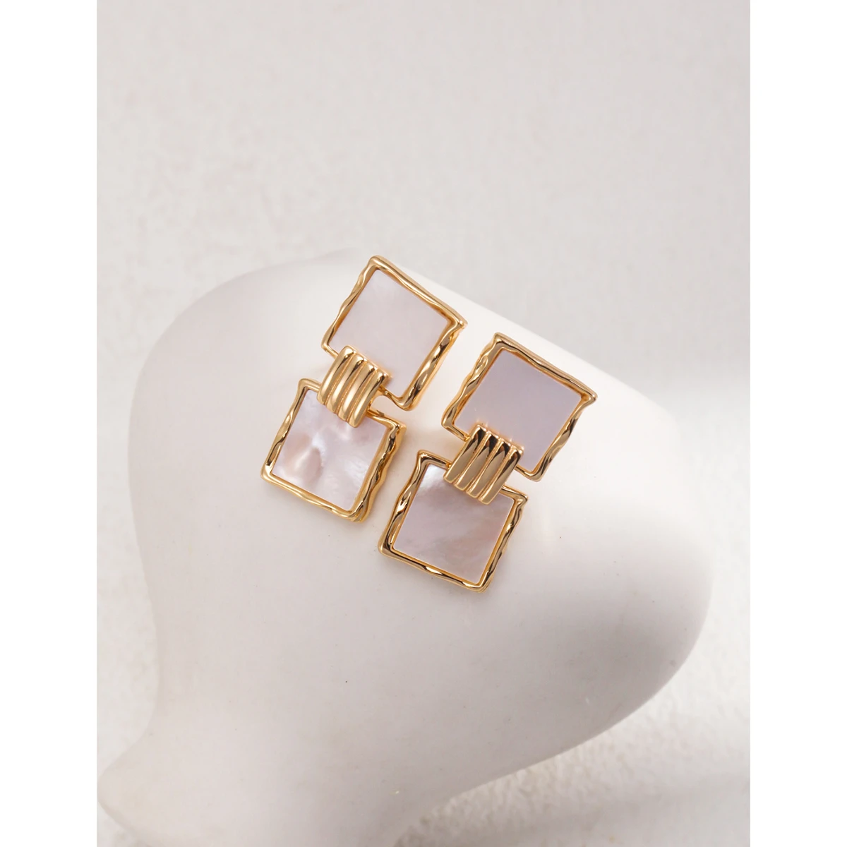 Brand new S925 pure silver plated with 18k gold | Silver wire shell earrings 101862