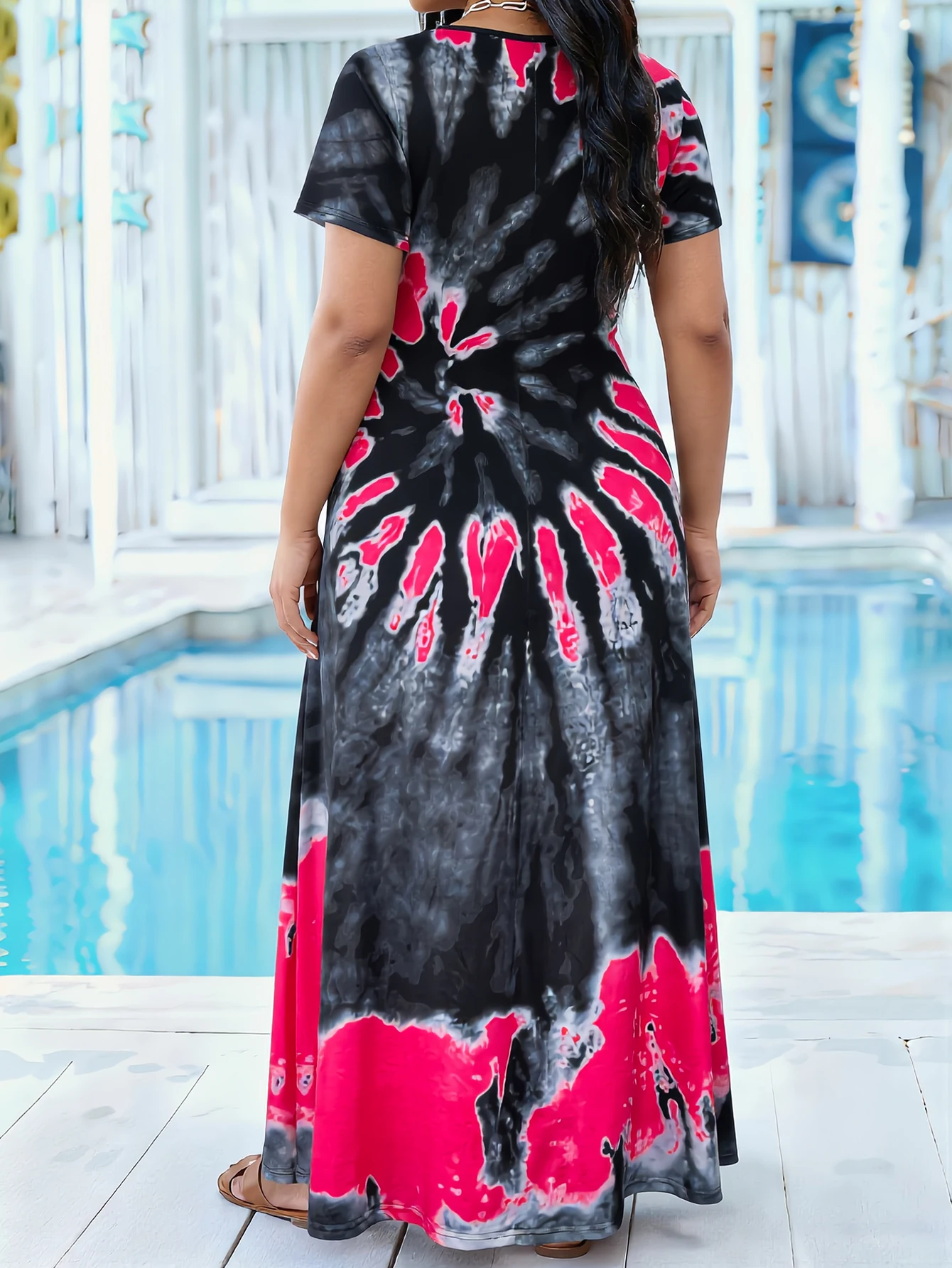 Plus Size Maxikleid mit Batik-Print und kurzen Ärmeln, lockeres, lässiges Sommerkleid mit Rundhalsausschnitt und Seitentaschen, langes Kleid für den Strandurlaub – Detail 3