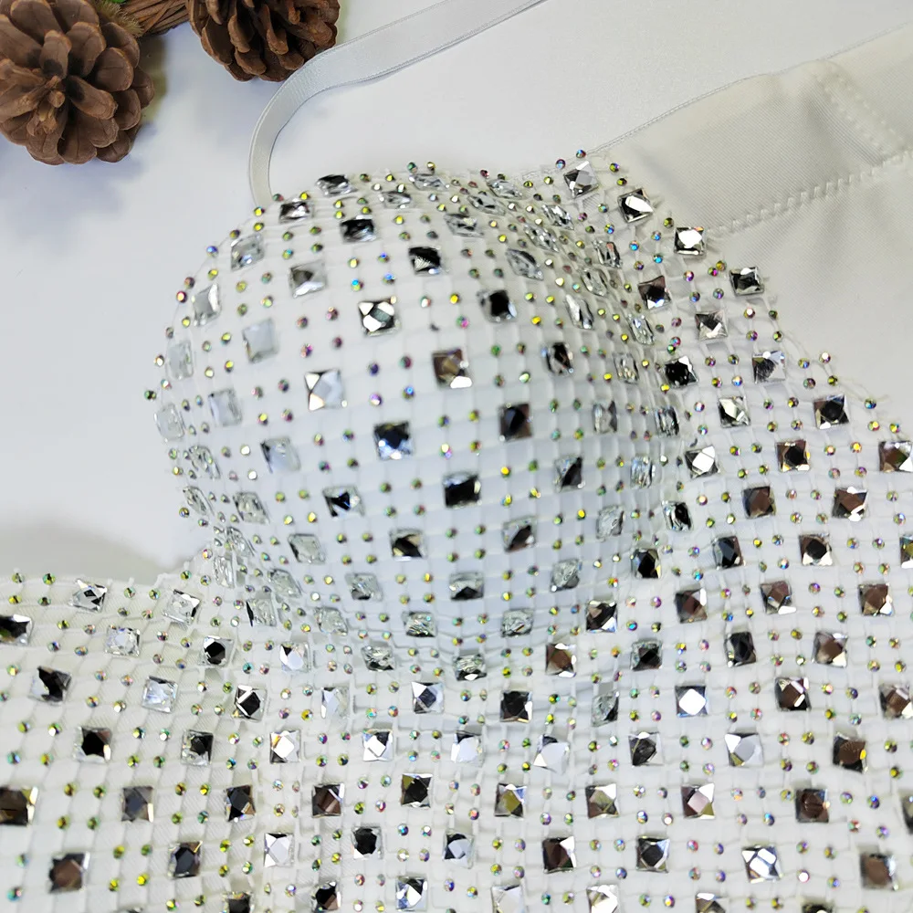 夏の新しいスタイルのラインストーン刺繍フィッシュボーンストラップレスベスト、タイトフィット胸カバー、ベストスタイルの多用途ホットガールトップ