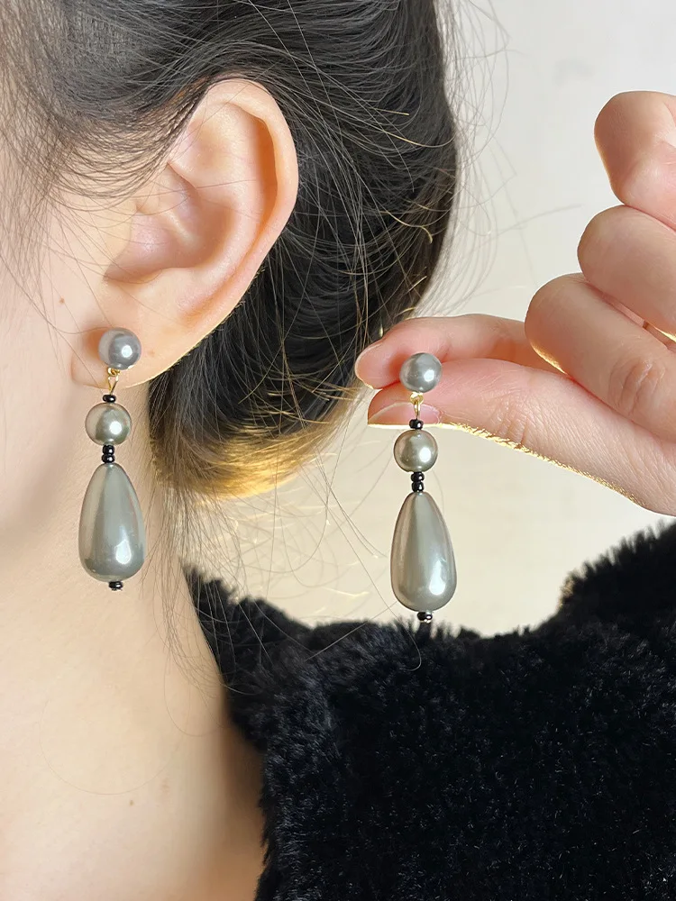 Hong Kong style retro earrings with droplet pearl temperament earrings