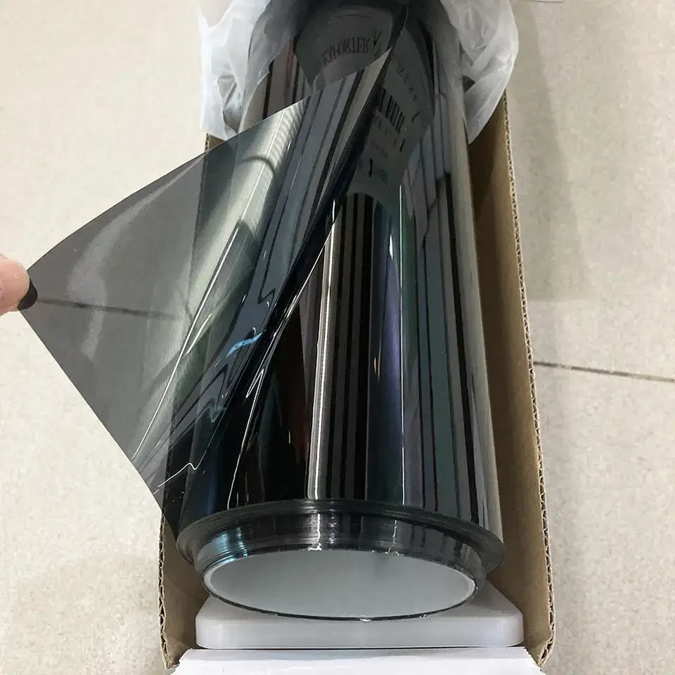 ฟิล์มกรองแสงติดกระจกแบบม้วน ขนาด 1.52x30 เมตร ความเข้มแสง 35% รุ่น HF35100 ป้องกันรังสียูวี 100% ป้องกันความร้อน 90%-95% ป้องกันรังสีอินฟราเรด UV400 ฟิล์มนาโนเซรามิก