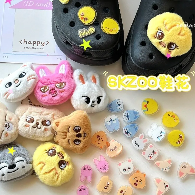فرقة SKZOO الكورية للأولاد المعبود Lee Yong-bok وHwang Hyun-jin's crocs والمشبك دعم البضائع