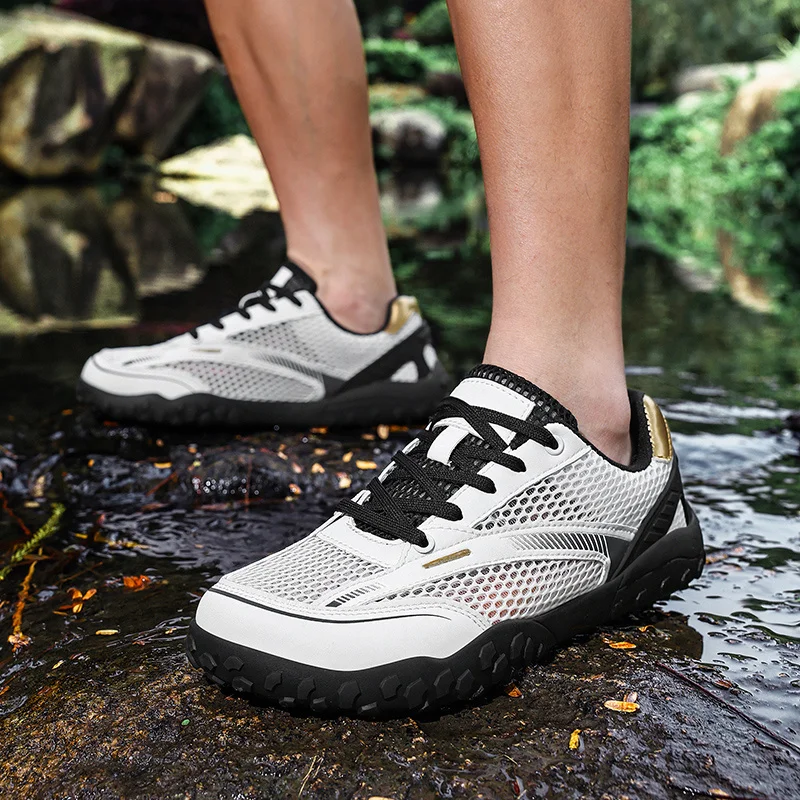 

Wide Men's Casual Sports Shoes Cushioned Hollow-out Mesh Non-slip Soft Sole Breathable Suitable for Hiking Climbing A Mountain