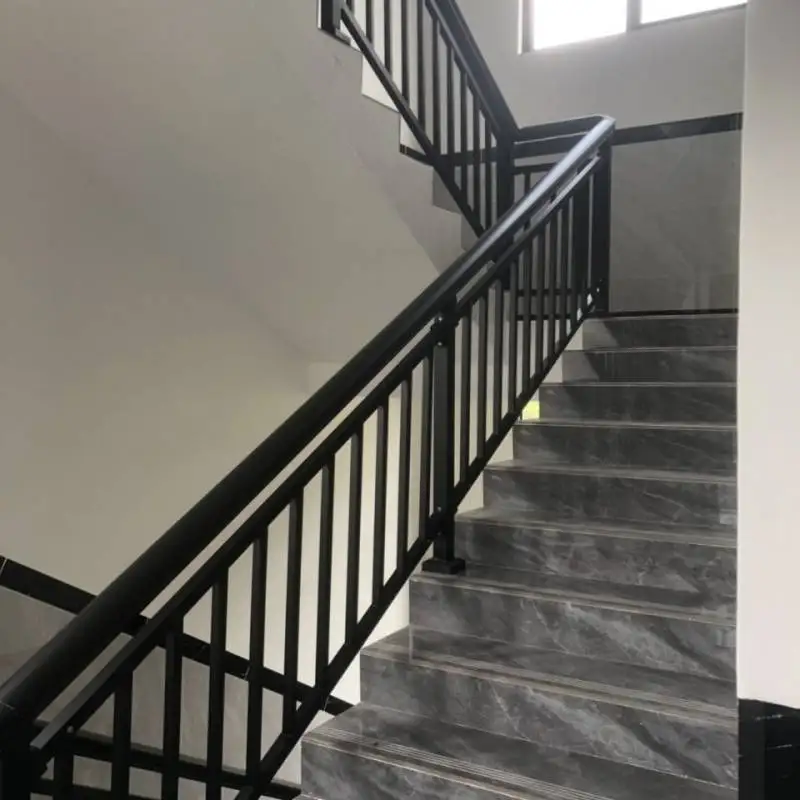 التخصيص سياج حديد من الفولاذ المقاوم للصدأ عالي الجودة وأبواب حديدية من المصنع بالجملة الدرابزين والدرابزين