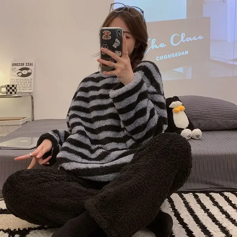 

2PCS/Set Padded Thickened Warm Fall and Winter Long-Sleeved Soft Pajamas Women Flannel Outside Striped Flannel Homewear Large