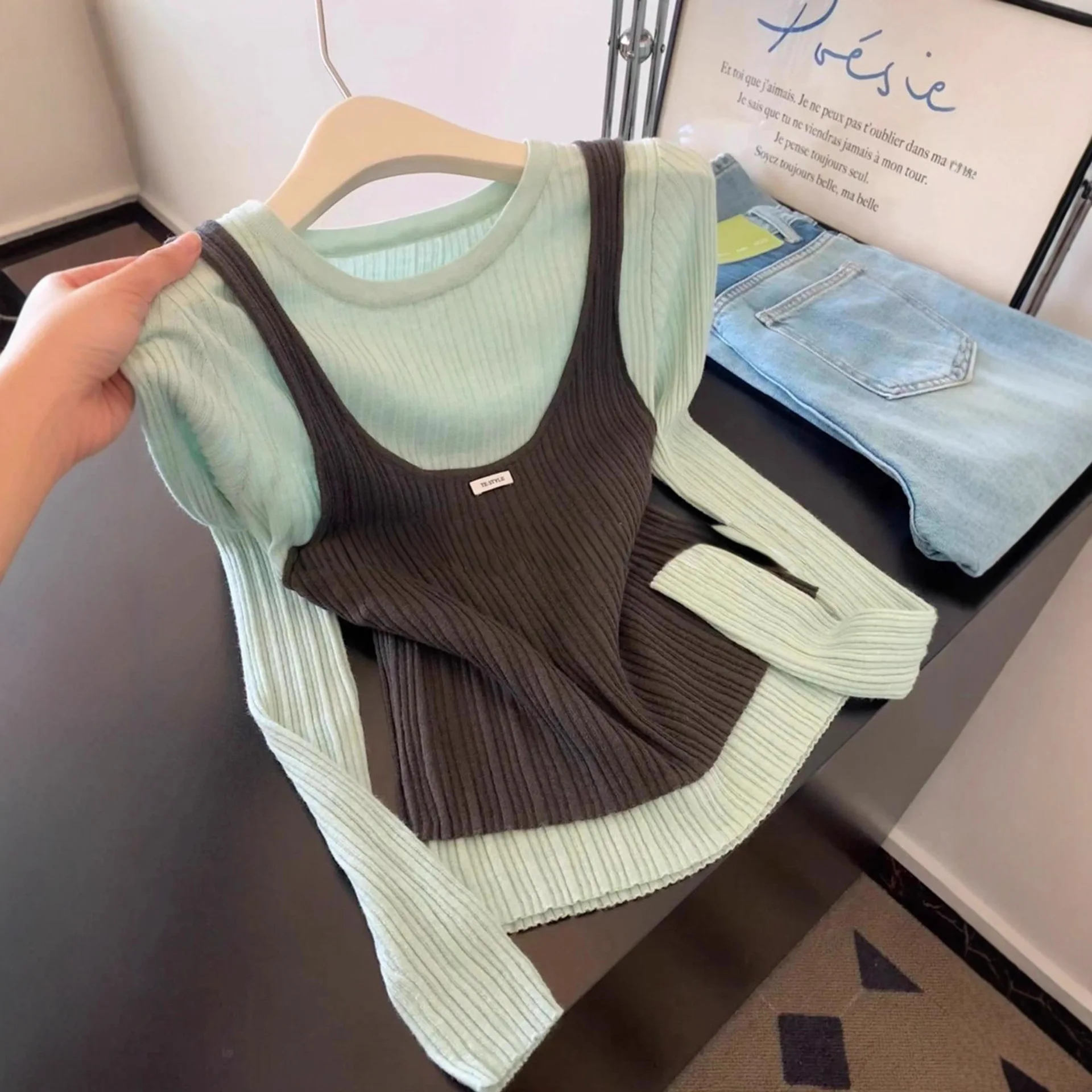 2026 new women's clothing color blocking fake two-piece spliced knitted sweater top long sleeved versatile Korean base sweater