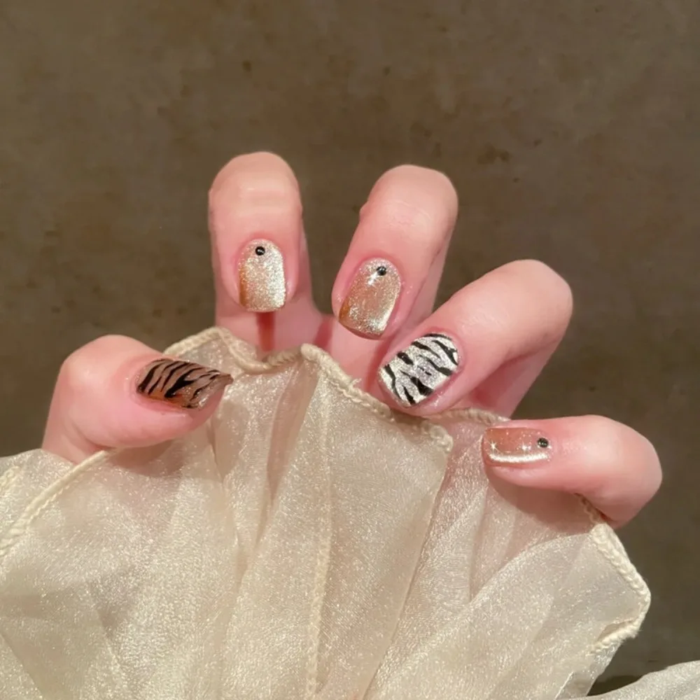 Wodoodporne kocie oko Francuskie sztuczne paznokcie Walentynki Kwadratowy kształt Naciśnij na paznokcie Pełna osłona Manicure do noszenia Sztuczne paznokcie Kobiety