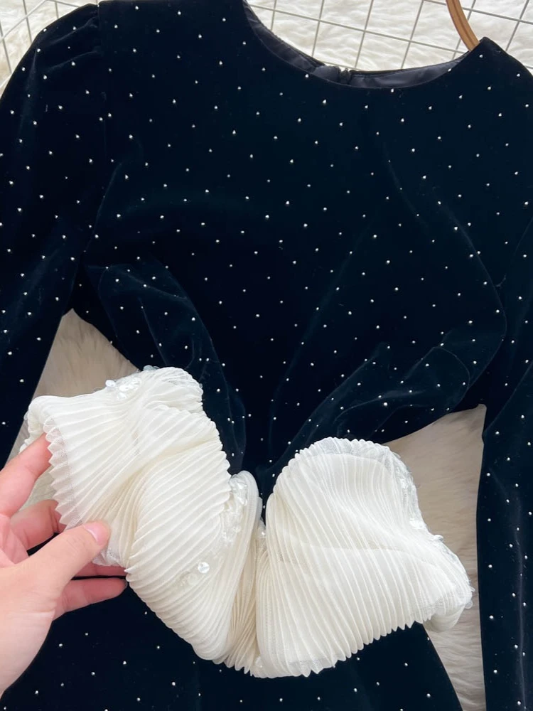 フランス風レトロベルベットカットアウトドレス レディース ブラックロングガウン スパンコールメッシュパッチワーク スリムフィット バックフェザーディテール ファー付き袖ドレス