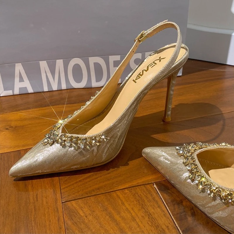 

Летние классические туфли-лодочки с кристаллами, женские пикантные блестящие босоножки на каблуке с острым носком и стразами, элегантные свадебные туфли с открытой пяткой для банкета