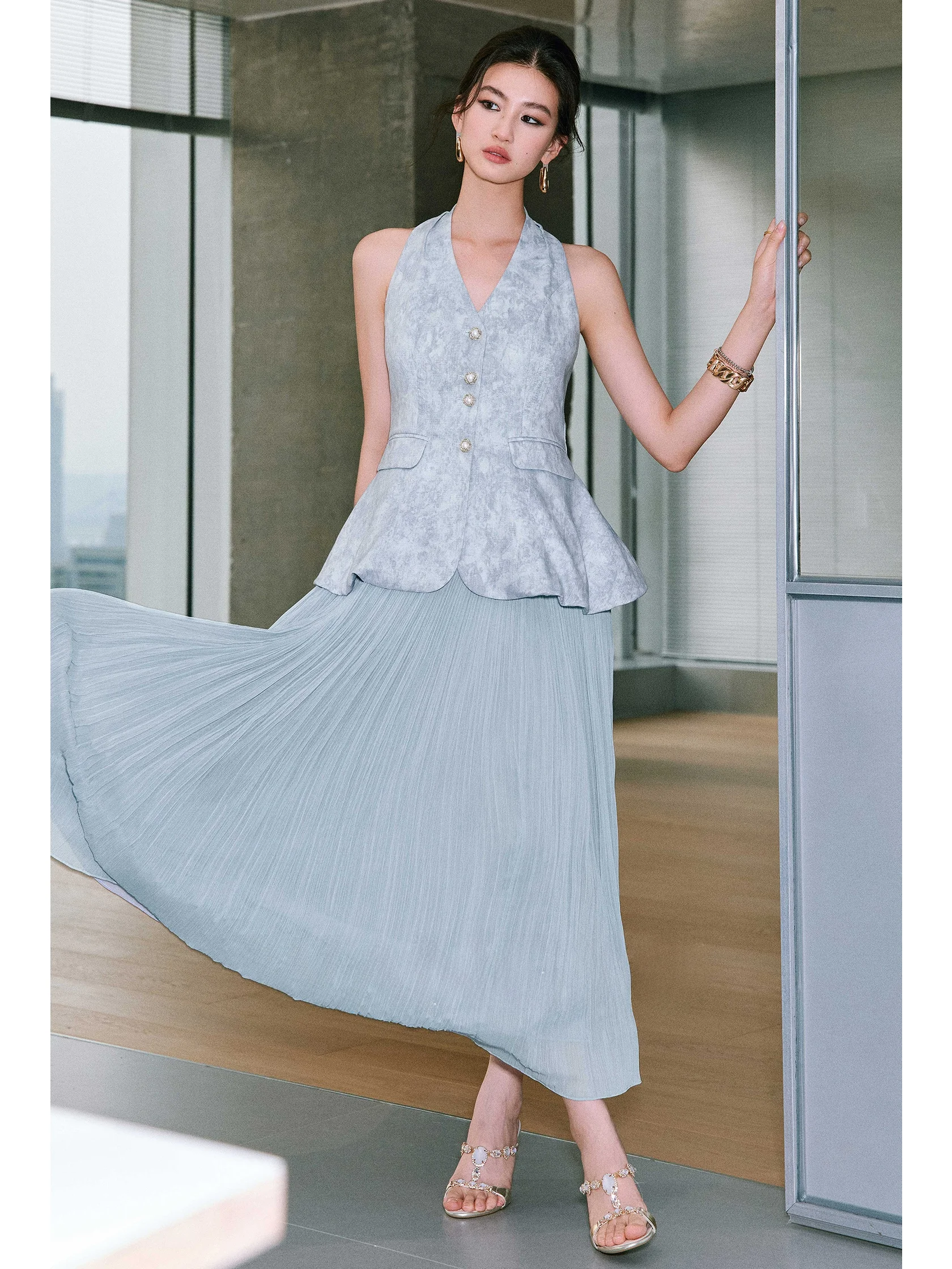 

WANGXO Silk Linen Material Slim Fit V-neck Halter Flower Bud Tank Top And Chiffon Half Skirt Fashionable Women's Set Summer