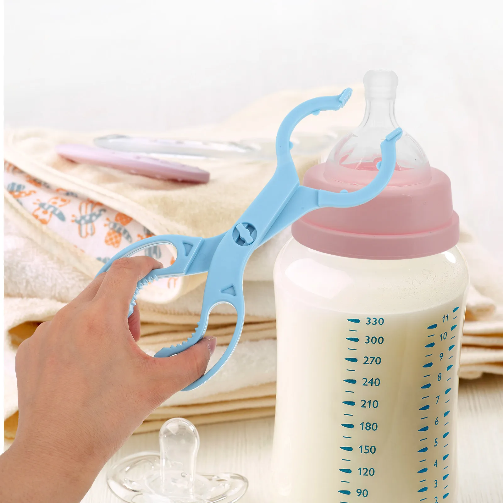

2Pcs Baby Bottle Clamp Anti-Slip High-Temp Resistant Universal Wide Neck Bottle Holder Portable Hanging Ring Easy Clean Feeding