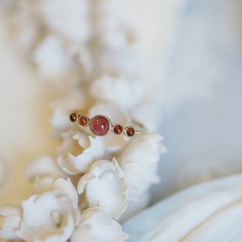 Rose bouquet red gemstone Many circles egg faced rings for women exquisite and exquisite engagement jewelry Bridal Accessories