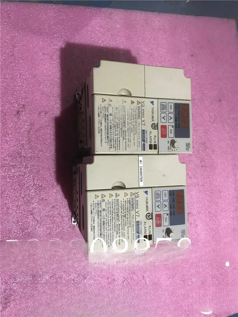

Yaskawa frequency converter VS-606V7 CIMR-V7AT22P2 220V 2.2KW physical photography test package ready for disassembly