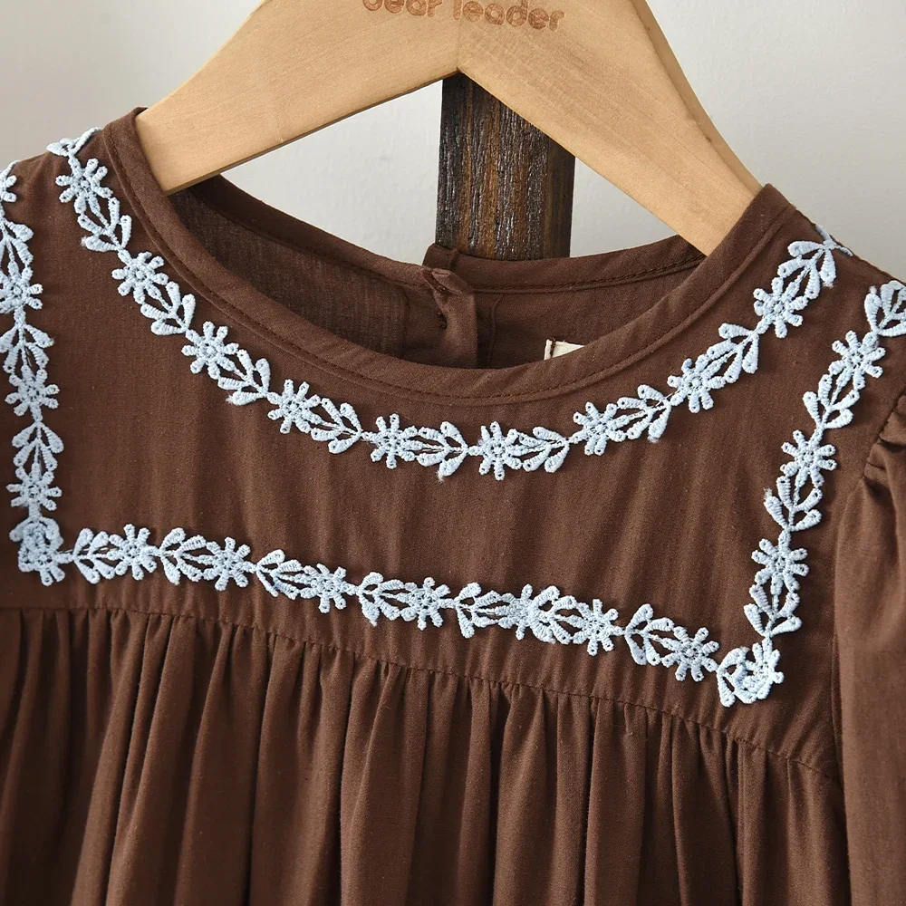Autumn New Leisure Countryside Style Coffee Colored Round Neck Flower Embroidered Long Sleeved Dress for Girls Aged 3-7