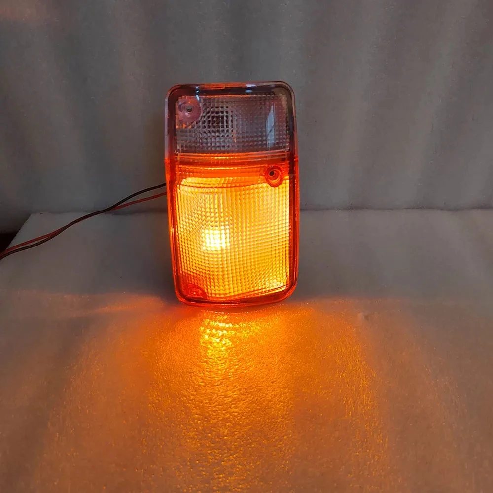 

A Pair Car Fron Turn Signal Lamp Corner Light For Nissan Patrol Safari Y60 1995 to1997