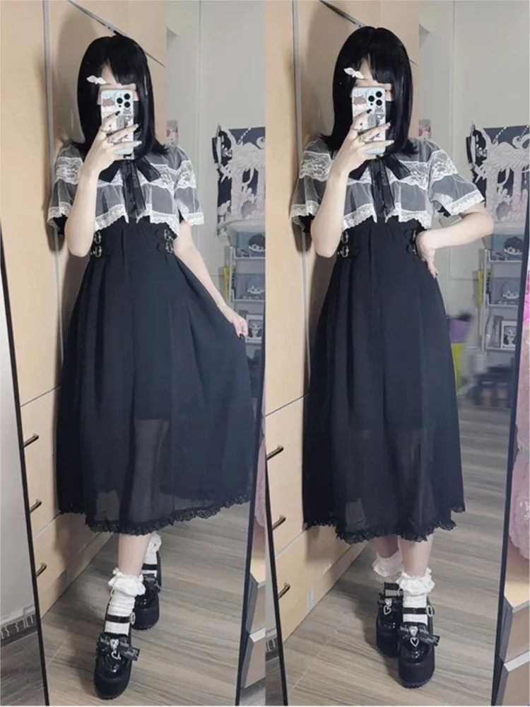 Um novo lindo vestido de meia manga preto e branco de renda dupla camada