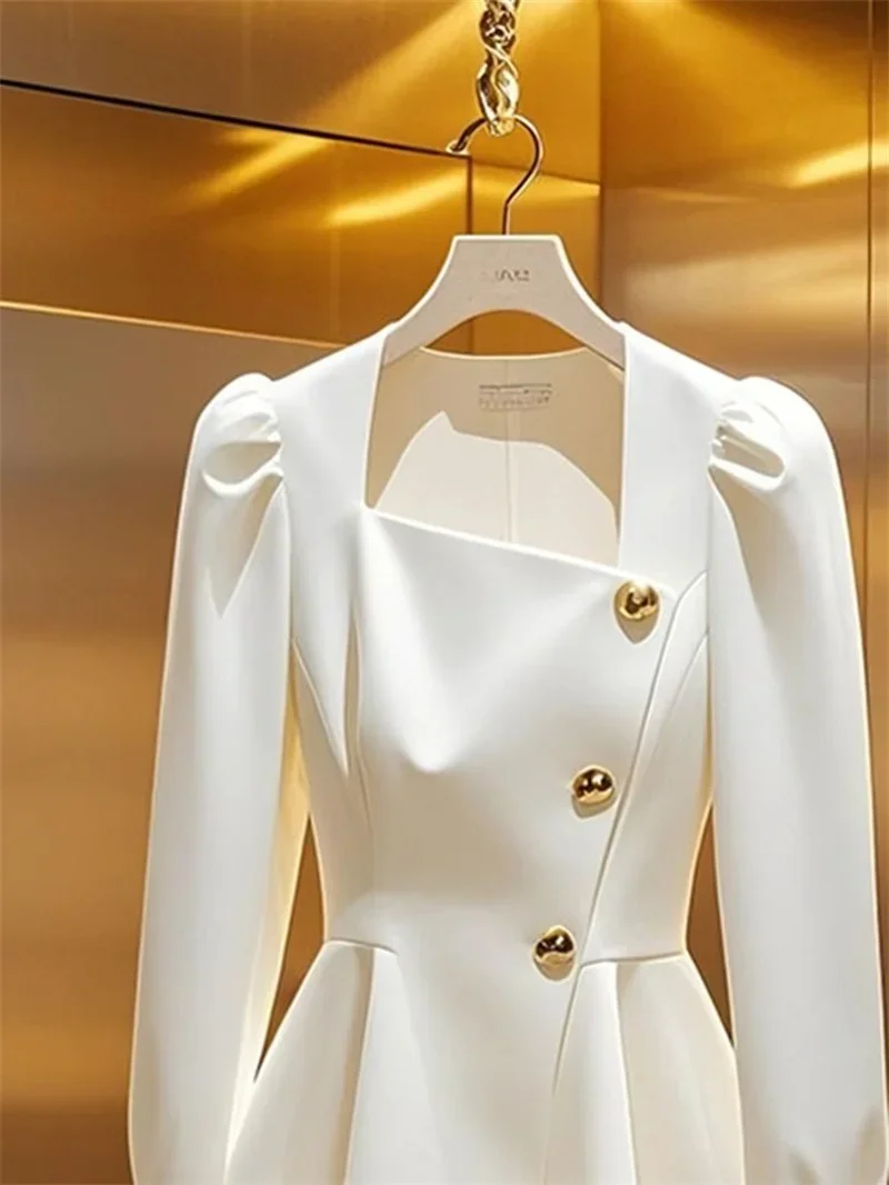 女性トップス春スリムフレア裾ペプラムシャツ 950P シックなスクエアカラーメタルボタンブラウスホワイトパフ長袖