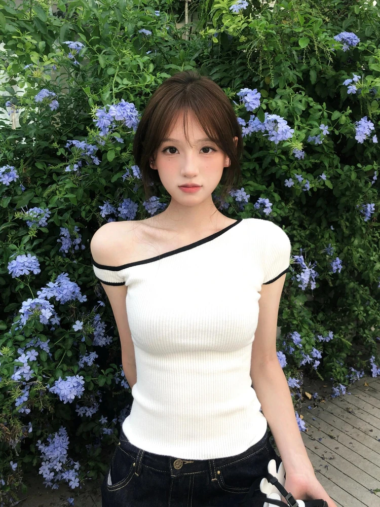 Unique Pure Desire Spicy Girl Diagonal Shoulder Knitted Short Sleeve T-Shirt Women Summer 2026 New Style Special Beautiful Top