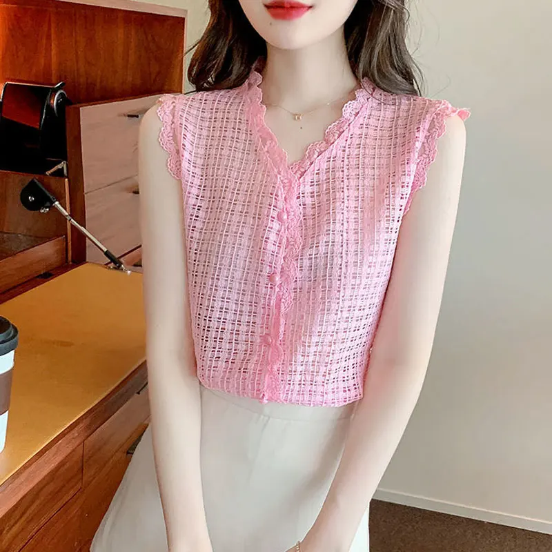 Sweet Solid Color V-Neck Lace Patchwork Shirt Fashion Button Hollow Out Women\'s Clothing 2023 Summer Commute Sleeveless Blouse