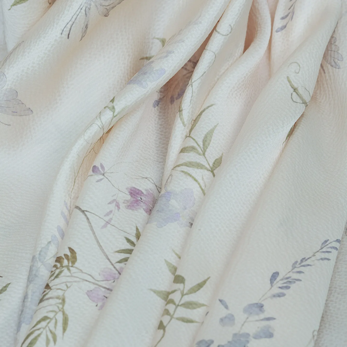 High Quality Ziyun Vertical Vine Anti-Wrinkle Good Silk Pearl Satin Silkworm Silk Fabric Designer Chinese Cheongsam Hanfu Fabric