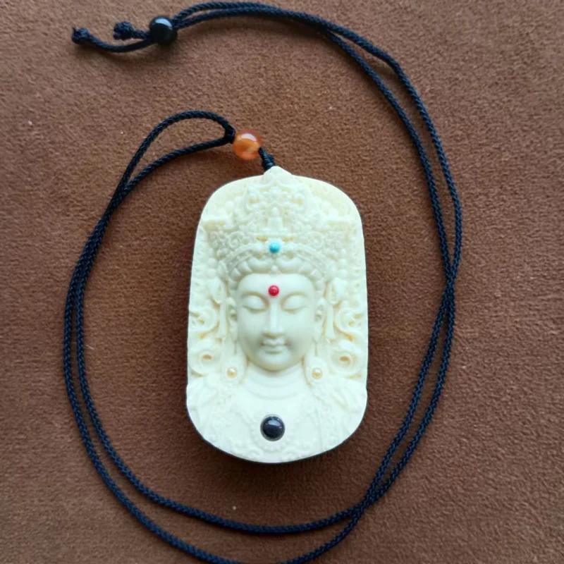 New Ivory Nut Carved Guanyin's Head Pendant Projection Guanyin Buddha Statue Handheld Artsy Object Ornaments Neck Hanging Wholes