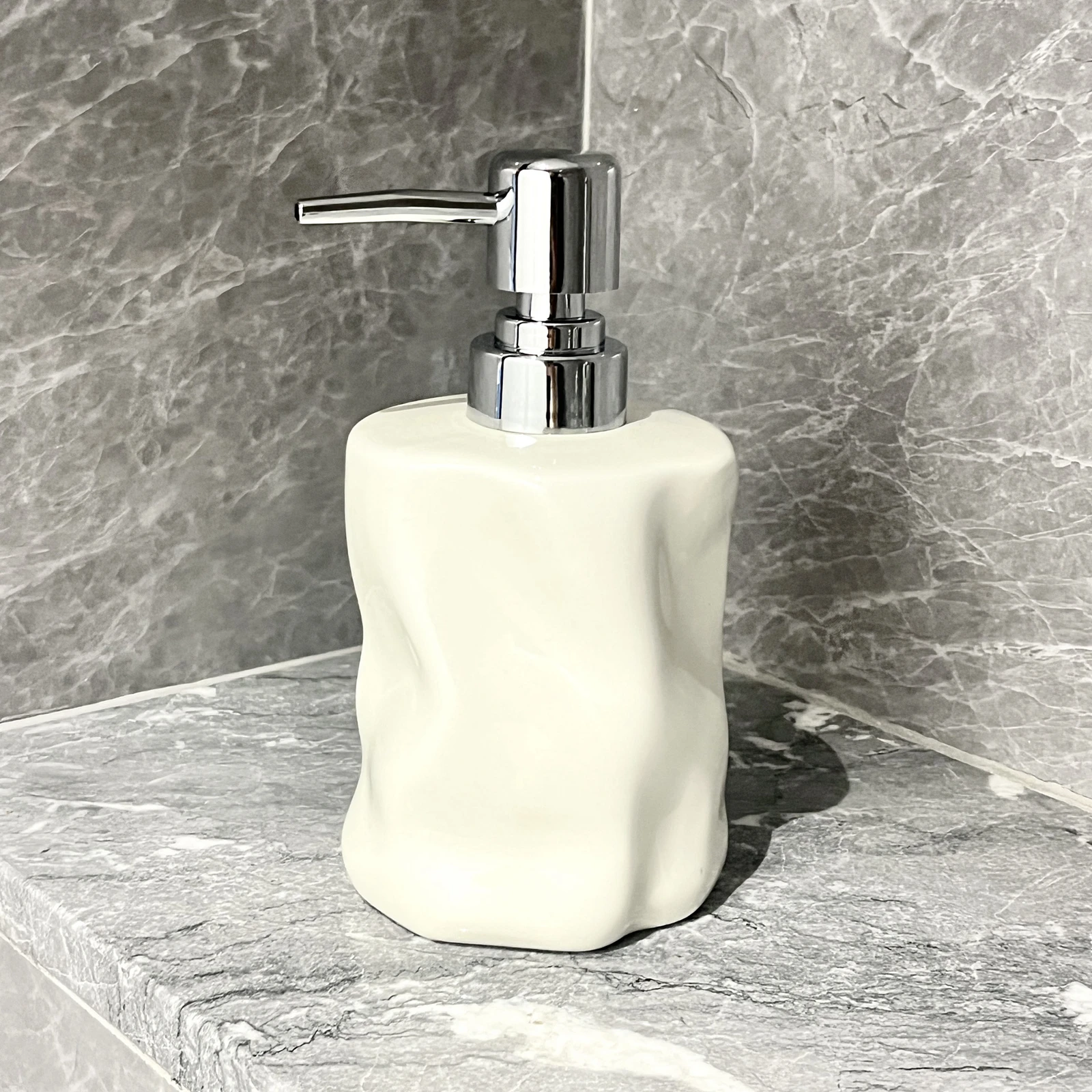 Light Luxury Soap Dispenser with Pump Shampoo Bath Lotion Dispenser Container Holder Empty Bottle for Soap Travel Portable