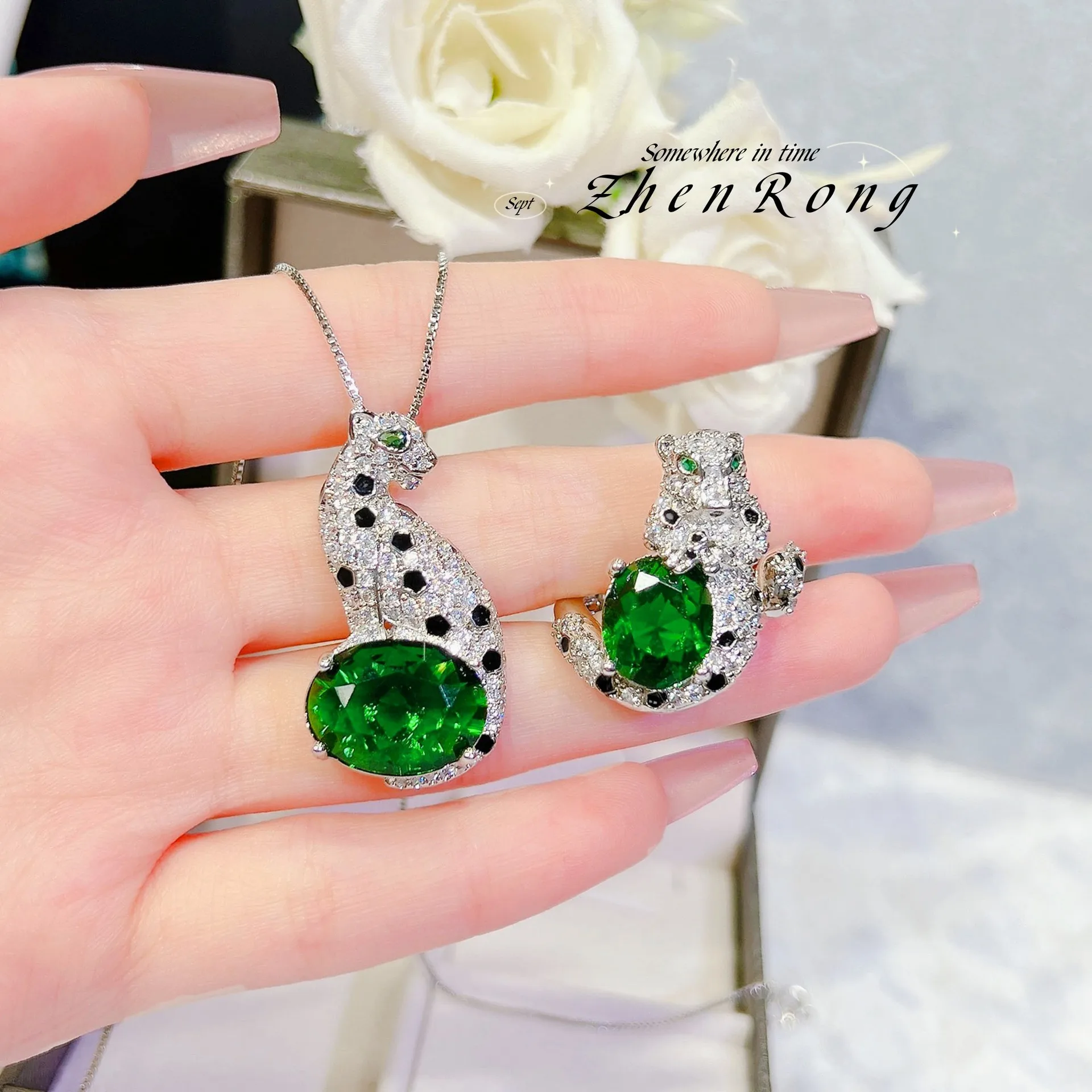 Foydjew 2023 New Luxury Designer Jewelry Leopard Design Pendant Necklaces Sapphire Rings Silver Color Jewelry Sets For Women