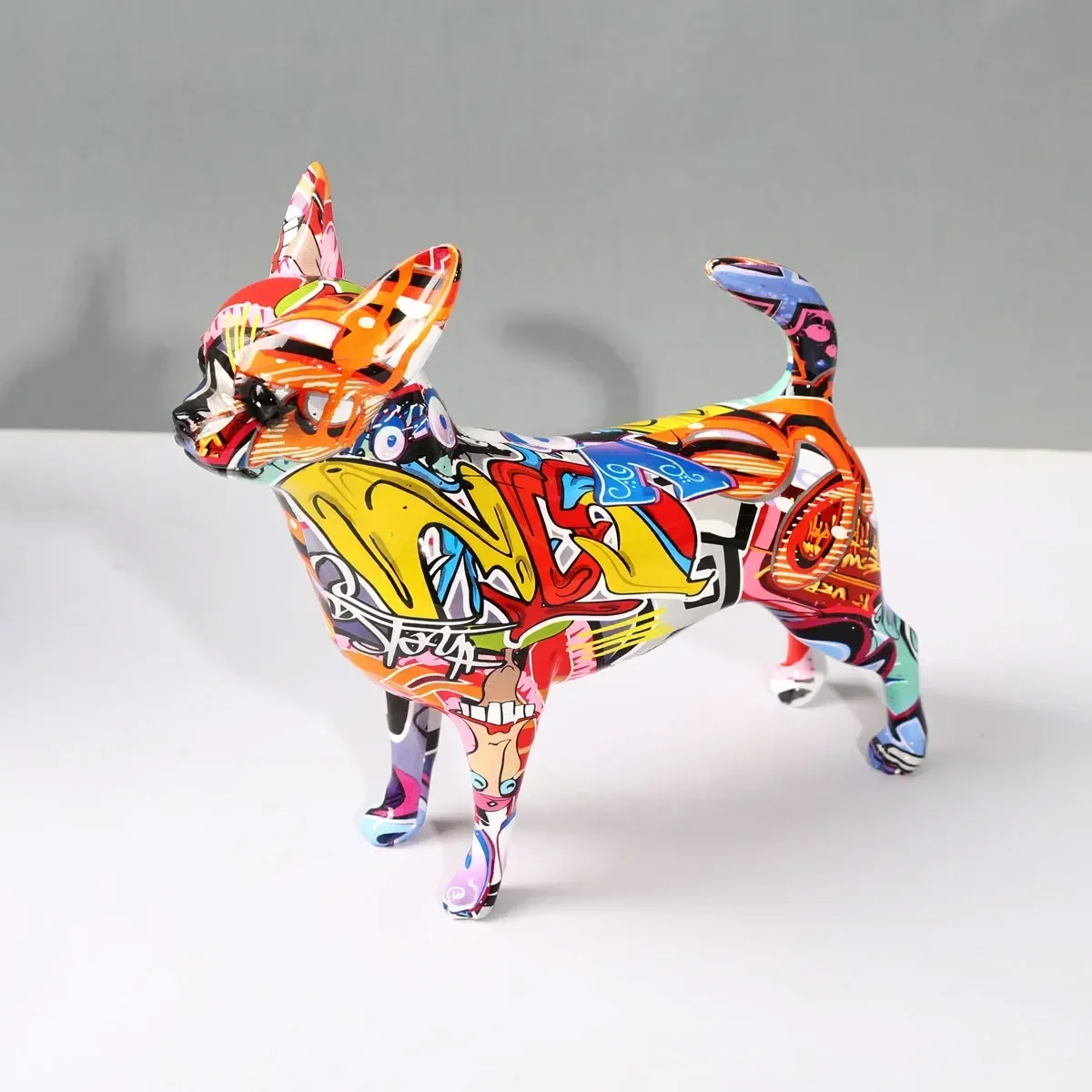 

Simple Creative Painted Graffiti Color Chihuahua Dog Statue Decorations Home Entrance Wine Cabinet Office Decor Resin Crafts