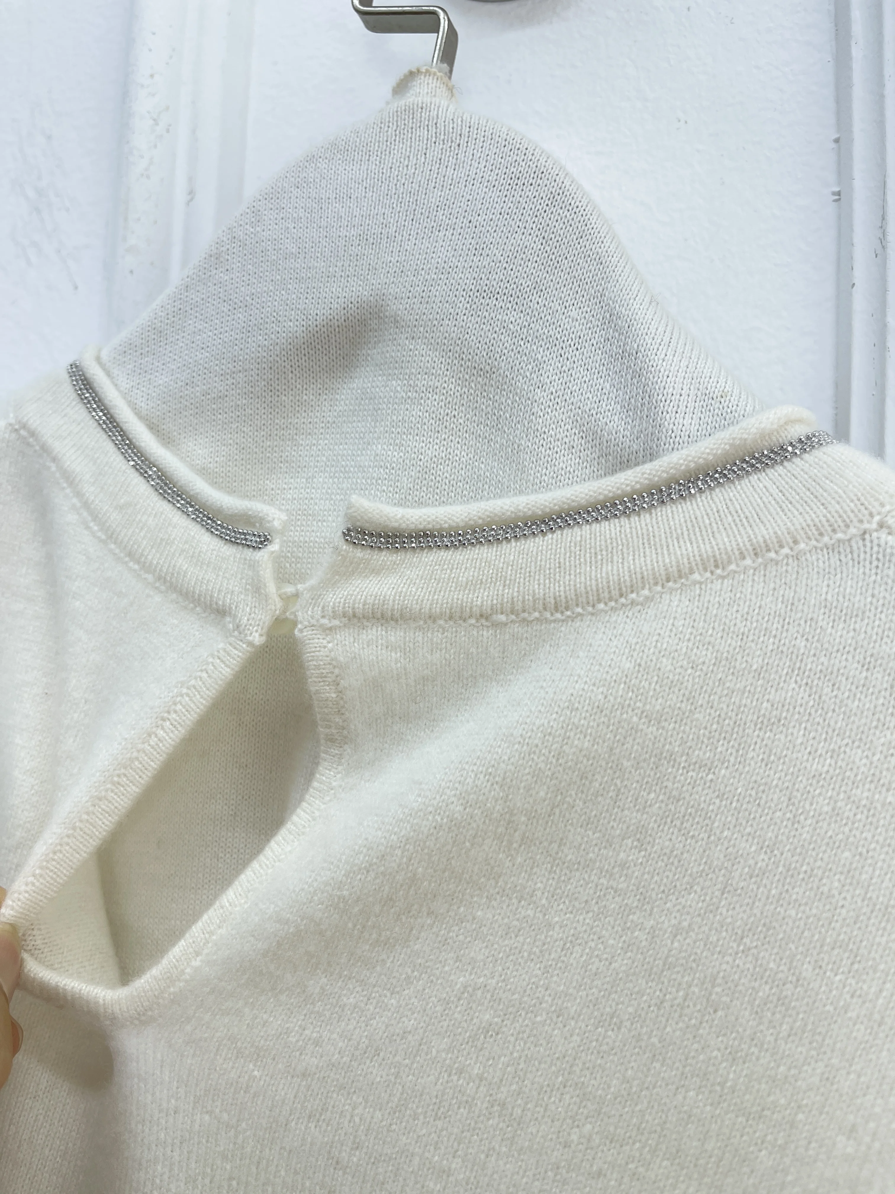 

Autumn/Winter Round Neck Long Sleeve Cashmere Sweater With Beaded Chain: Elegant And Warm Knit Top