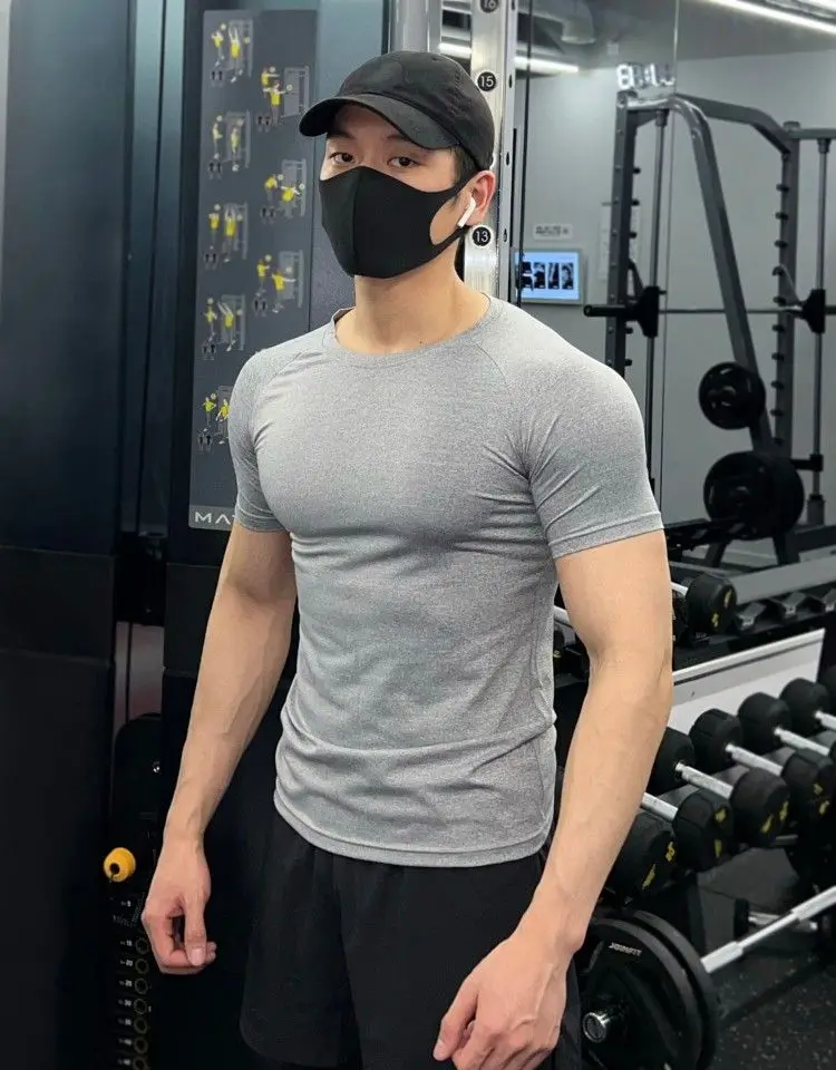 Men's Short-sleeve T-shirts: Quick-dry Slim-fit for Fitness, Running, Basketball & Yoga