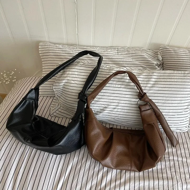 crossbody commuter bag