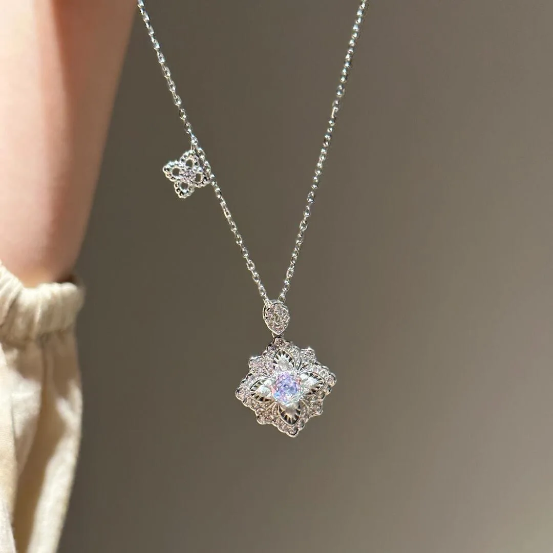 

French Retro Colorful Brushed Fabric With Four Leaf Clover Necklace, Fashionable And Luxurious Women's Pendant Necklace, Women's