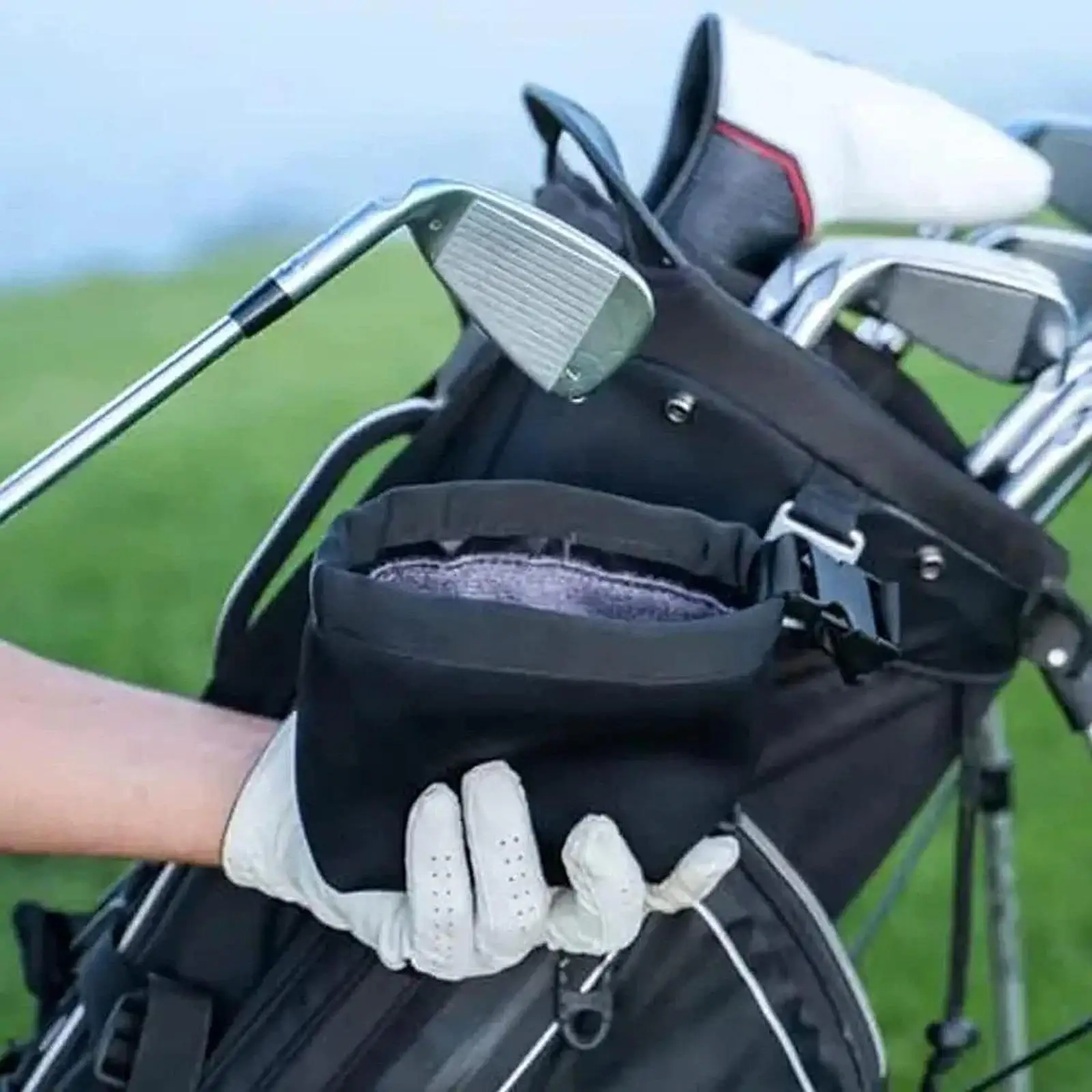 Portable Golf Ball Cleaning Pouch with Clip Nylon Golf Club Ball Washer Essential Golfing Accessories for Sports