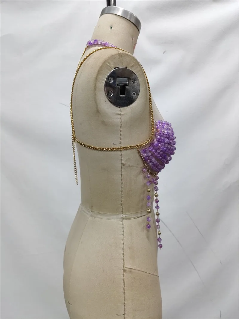 Colete Feminino Roxo com Pérolas e Miçangas, Sexy, com Franjas, Decote Halter Vazado, Sem Costas, para Balada, Festa, Férias, Camisola com Miçangas