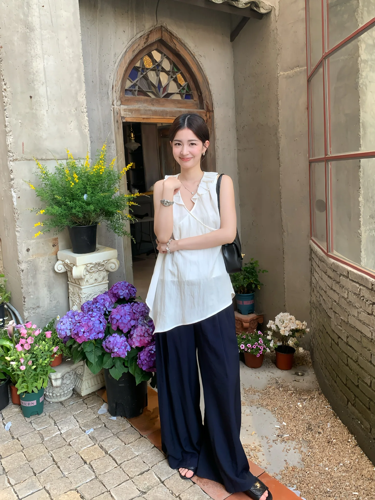 

Lilian Casual Commute Style Women's Shirt Asymmetrical Hemline Versatile Fashionable Top V-neck Sleeveless Breathable Summer