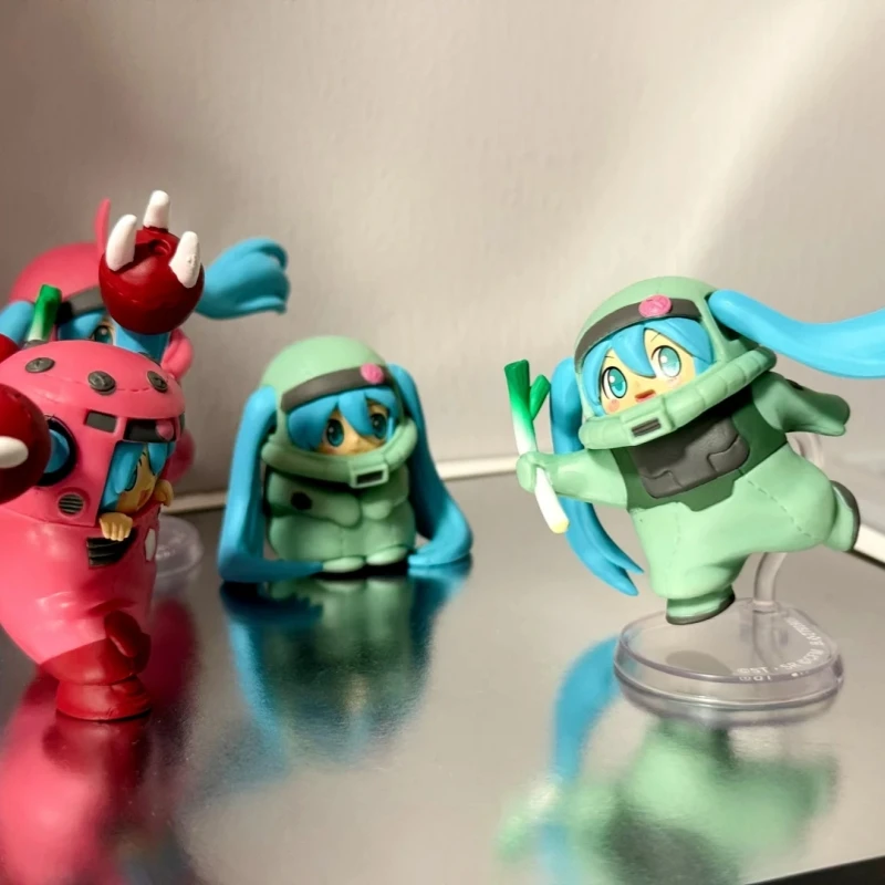 ของแท้จาก Bandai ชุดพิเศษฉลองครบรอบ Gundam×Miku กาชาปอง ฟิกเกอร์อนิเมะ ของสะสม ตกแต่งโต๊ะทำงาน ของเล่นสุดเพอร์เฟค ของขวัญ