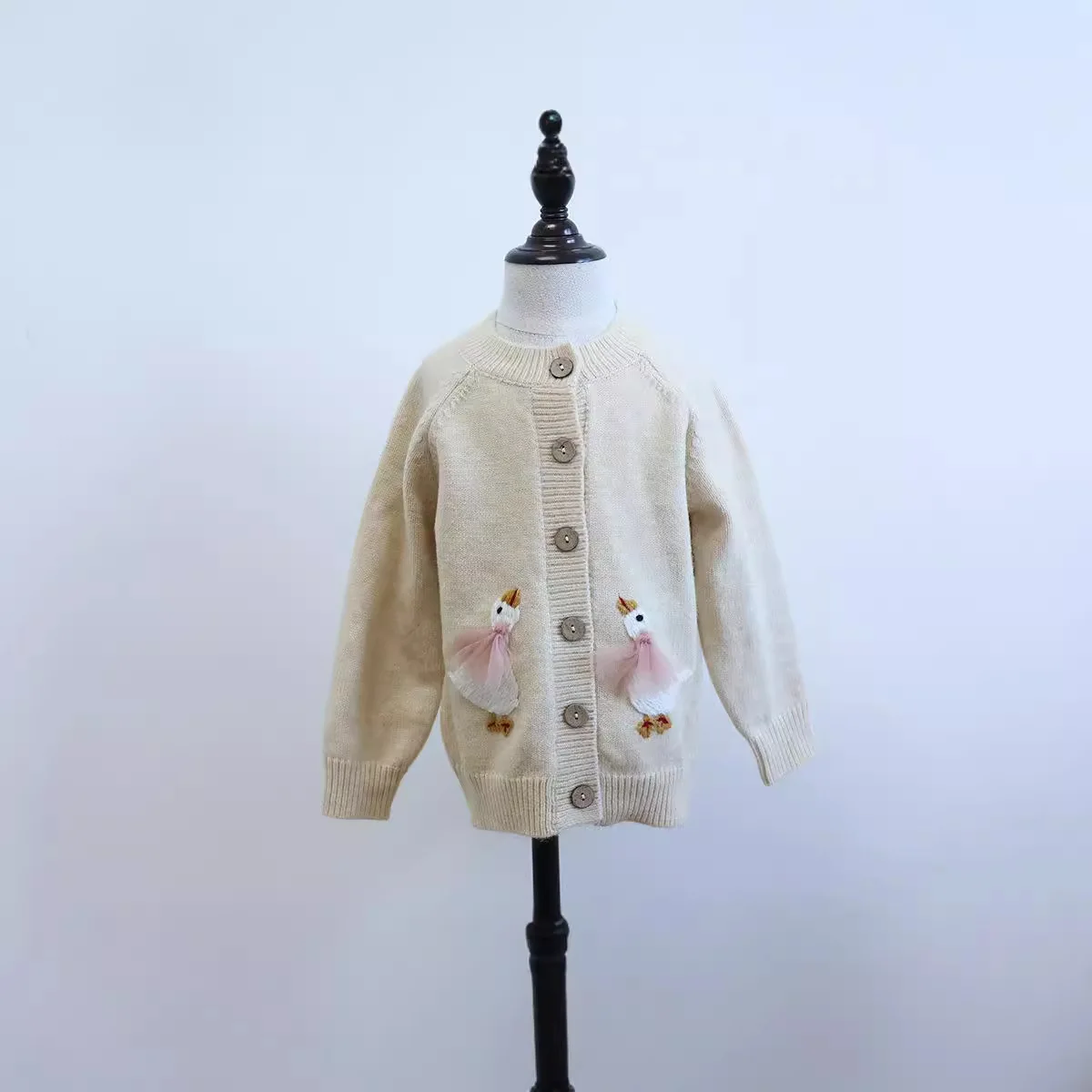 

Kids Sweaters Aw24 Girls Cute Embroidery Knit Cardigan