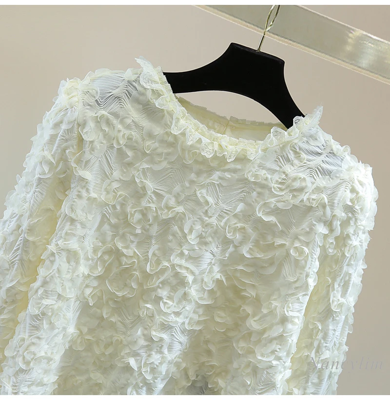 Fashion Apricot Lace Blouse for Women Long-sleeved Top 2025 Spring Korean Version Heavy Industry Petal Pullover Shirt