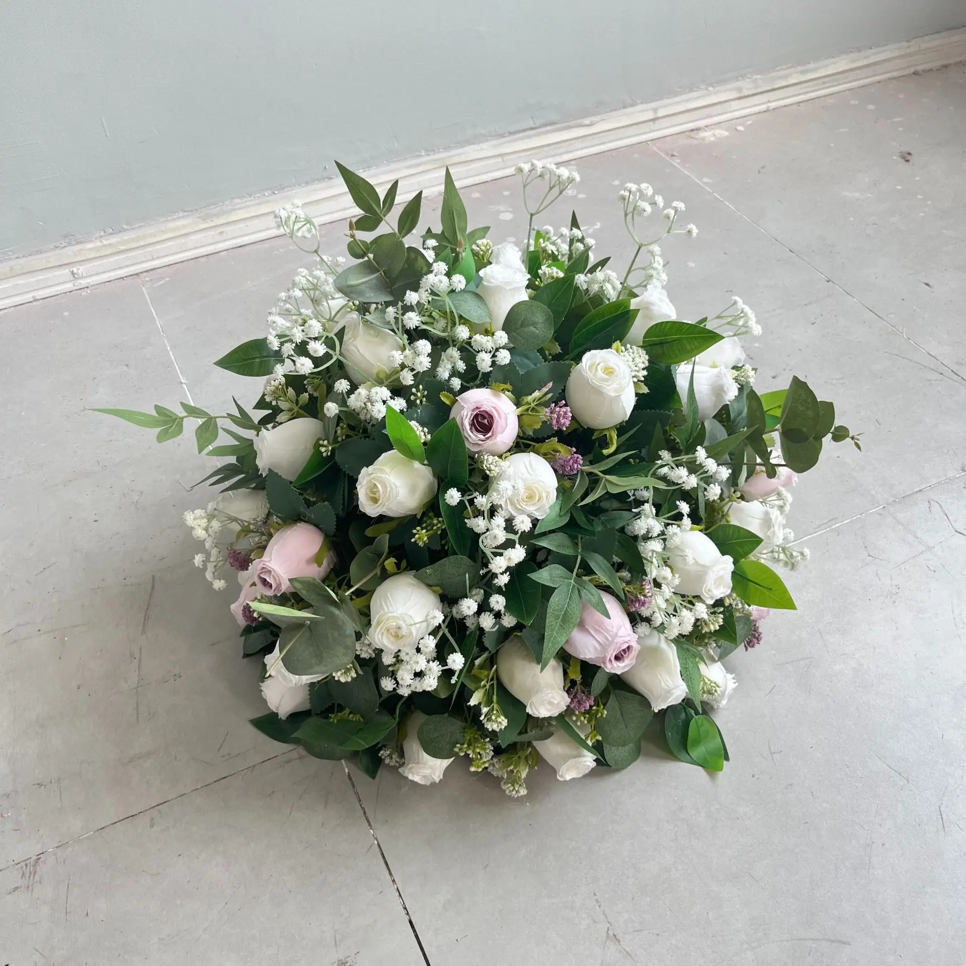 80 cm große, künstliche Rosenknospen-Blumenkugel für Kerzenständer, Metallständer, als Tischdeko für Hochzeiten, künstliche Blumenarrangements, Party-Tischdekoration. – Detail 1